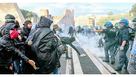 Palestina, piazza Castello blindata per la fiaccolata: sale la tensione per stasera