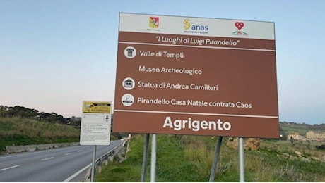 Agrigento capitale italiana (sgrammaticata) della cultura: il cartello con due strafalcioni in 4 righe