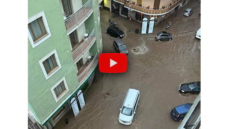 Meteo: Nubifragio a Sorrento, le strade si trasformano in fiumi in piena, il Video