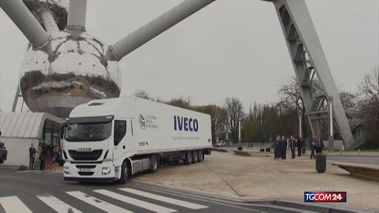 Iveco diventa indiana, Tata Motors l'acquista per 3 miliardi - Tgcom24 Iveco diventa indiana, Tata Motors l'acquista per 3 miliardi - Tgcom24