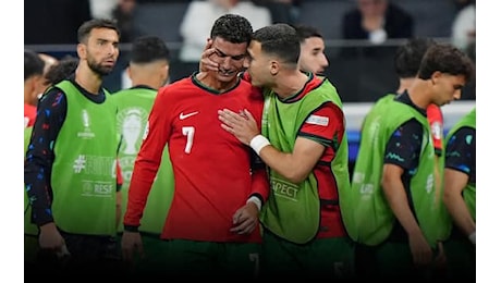 Cristiano Ronaldo, rigore sbagliato e lacrime in Portogallo-Slovenia: foto e video del pianto