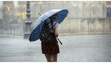 Allerta meteo Roma, bomba d'acqua dal pomeriggio: ecco quando pioverà (e per quanto tempo). Le previsioni