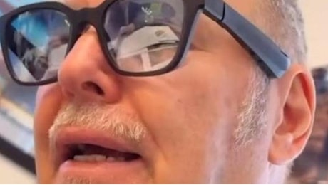 Truffe online, il video di Vasco Rossi: Usano la mia faccia, fate attenzione