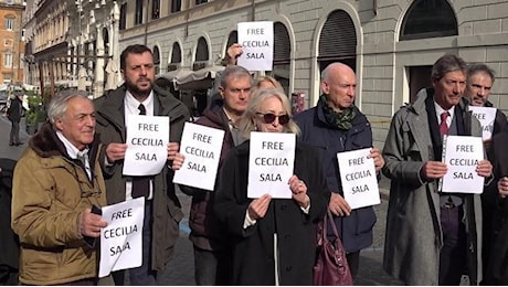 Cecilia Sala, sit in dei giornalisti a Roma: Rispetto del silenzio stampa, qui per chiedere la liberazione immediata