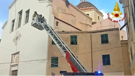 Alghero, i vigili del fuoco mettono in sicurezza la chiesa di San Michele