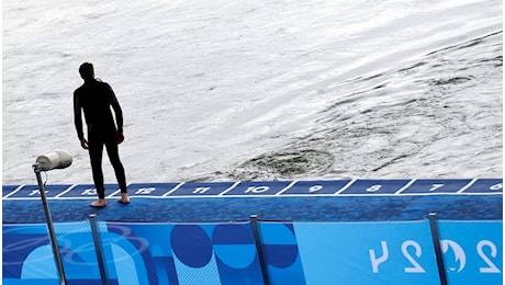 Infezioni tra gli atleti dopo il tuffo nella Senna, due casi tra gli svizzeri del Triathlon dopo Claire Michel