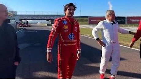 F1, l'addio di Sainz alla Ferrari: il pilota in pista col padre a Fiorano