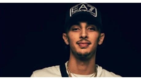 La videochiamata durante lo show con il rapper detenuto, indagato Baby Gang: sequestrato smartphone