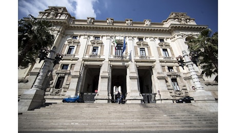 Oggi Flc in piazza: «La scuola così viene umiliata»