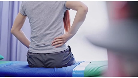 Camminare riduce il mal di schiena, lo studio che rivela i benefici sorprendenti