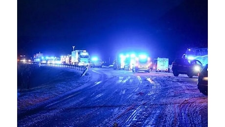 Autobus precipitato in acqua in Norvegia: almeno tre morti e quattro feriti gravi