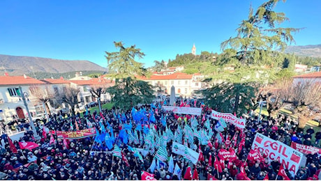 Strage di Calenzano, le famiglie delle vittime in piazza: «Chiediamo solo giustizia»