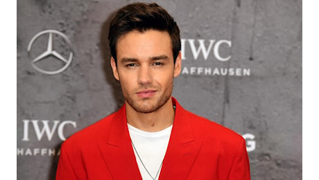 Lo strano silenzio degli altri One Direction dopo la morte di Liam Payne (e il saluto degli amici e dei fan). La ex lo stava per diffidare per i continui contatti