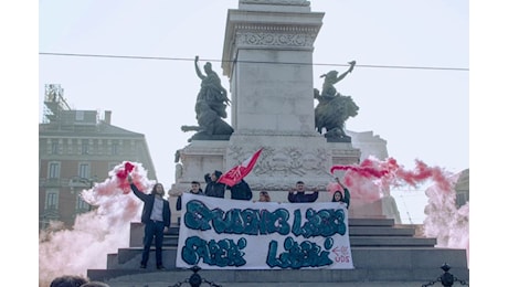 Corteo a Milano, 500 studenti in piazza contro Meloni e pro-Palestina