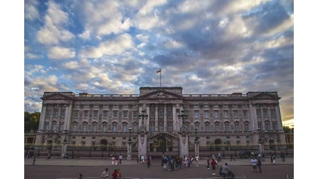 Ricoverata d’urgenza, ore d’ansia a Buckingham Palace: le sue condizioni