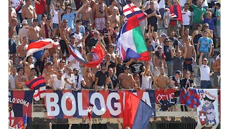 Bologna, striscione dei tifosi contro il presidente del Milan (e non solo). I napoletani sorridono