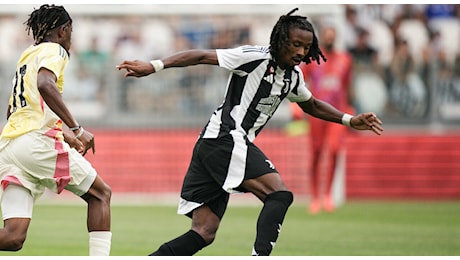 La Juventus sfida la Next Gen, festa e invasione di campo allo Stadium. Finisce 4-0 con perla di Thuram alla Del Piero