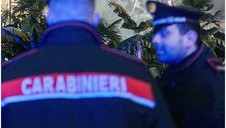 Spari per strada a Roma, nell'agguato uccisi un uomo e una donna di 50 e 40 anni. Freddati sotto casa