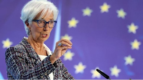 Bce, tassi invariati ma per Lagarde il taglio a settembre è una possibilità: «Dipenderà dai dati»