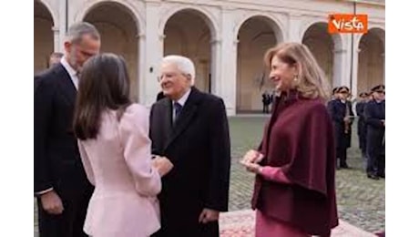 Il baciamano del Re Felipe VI di Spagna a Laura Mattarella