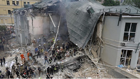 Zelensky, '27 morti e 100 feriti negli attacchi in Ucraina'