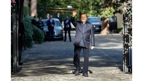 Tentato furto nella villa di Berlusconi sull’Appia a Roma: ladri entrati da una villa vicina