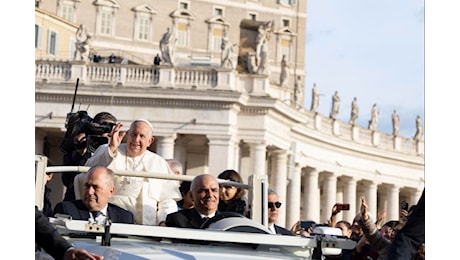 Il Papa: affidiamo a Maria coloro che soffrono la pazzia della guerra