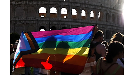 Coppia di ragazzi gay pestati a Trastevere: Camminavamo a braccetto e ci hanno aggredito