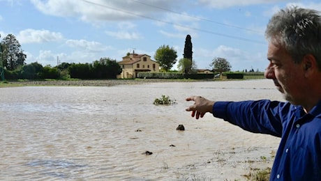 Una notte di paura, il Cornia rompe gli argini. Tante persone salvate dall’ondata di piena