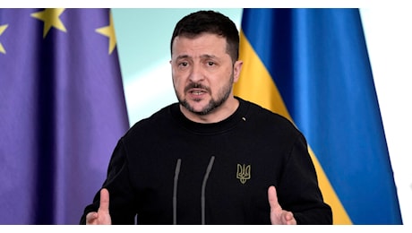 Ucraina, Zelensky: “Attacco russo con 70 missili e 100 droni. Putin ha scelto di farlo a Natale, cosa c’è di più disumano?”