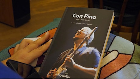 Folla e applausi alla presentazione del libro di Repubblica su Pino Daniele