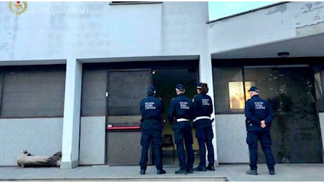 Roma, controlli in stabile occupato in via Silicella: censite 95 persone