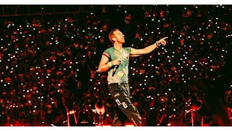 La magia dei Coldplay conquista l'Olimpico: un concerto indimenticabile