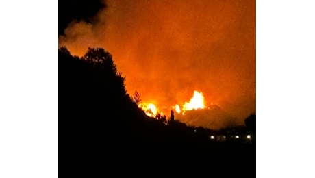 Paura per un incendio nella notte tra Velletri e Genzano: fiamme in via delle Magnolie