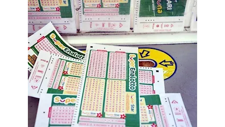 Superenalotto, numeri estrazione vincente oggi 15 aprile 2025