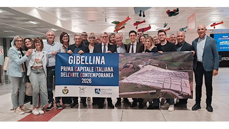 Gibellina Capitale, striscione in aeroporto: accoglienza per sindaco