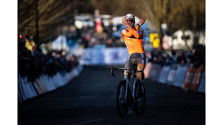 Parigi-Roubaix 2025, trionfa van der Poel: secondo Pogacar - lapresse.it Parigi-Roubaix 2025, trionfa van der Poel: secondo Pogacar - lapresse.it