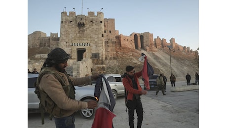 Schiaffo alla cristianità: Aleppo in mano jihadista. Adesso pregate per noi