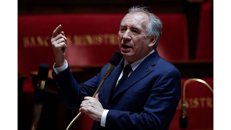 Francia, il premier François Bayrou annuncia la squadra del nuovo governo. Bardella: «Coalizione fallimentare»