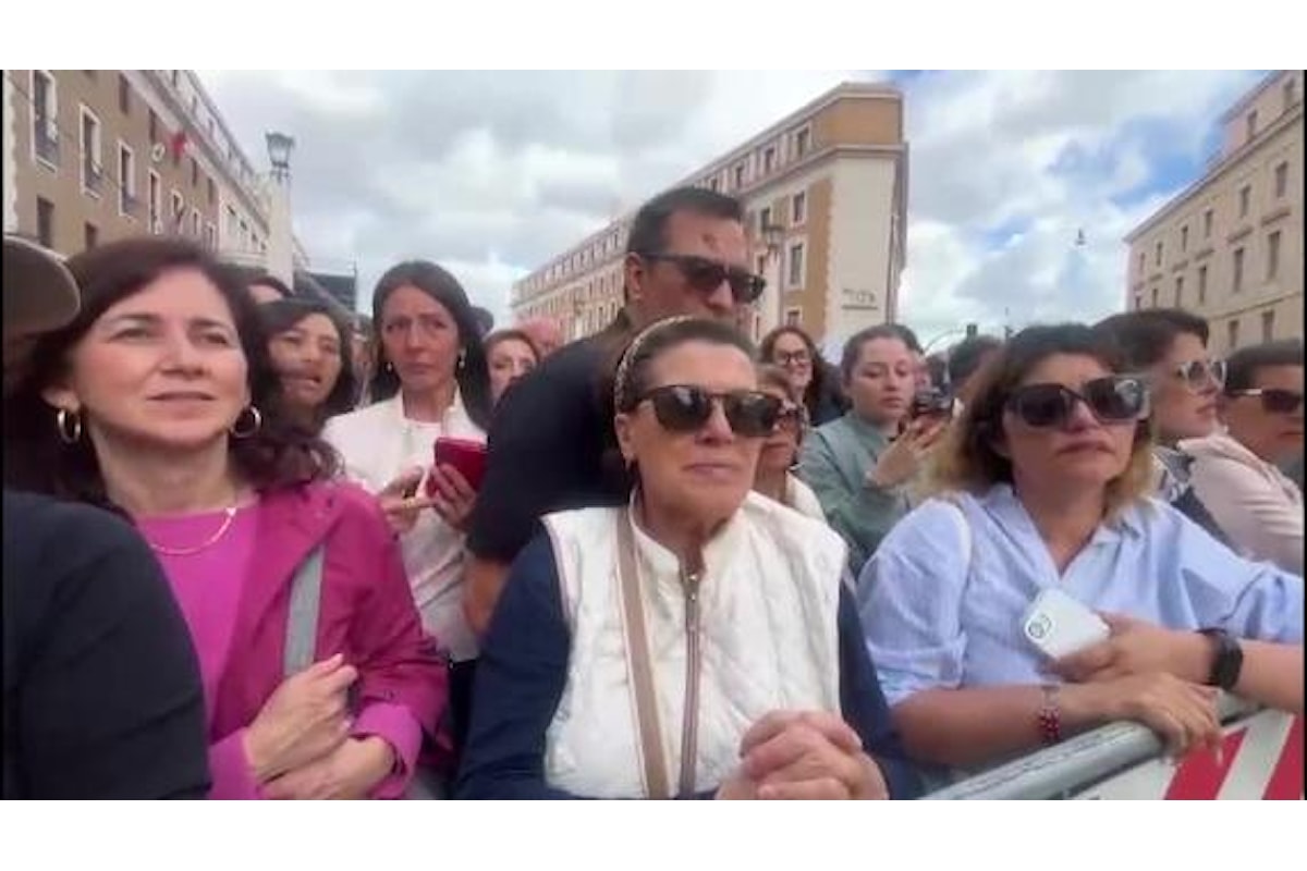Roma, in piazza San Pietro varchi chiusi in anticipo: «L'alert diceva alle 17»