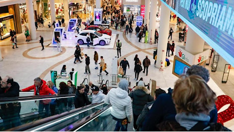 Ma lo shopping non va fuori moda. Gigli e Barberino presi d’assalto. In 17mila all’outlet per il debutto