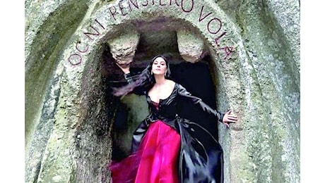 Monica Bellucci festeggia 60 anni a Bomarzo