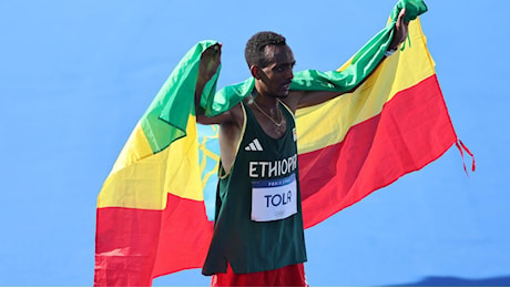 Maratona, la fuga d'oro di Tola: è record olimpico. Crippa venticinquesimo