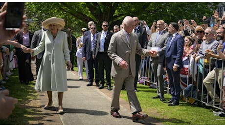 Carlo e Camilla in Australia: le guardie reali sono in allerta per il presunto figlio segreto dei reali. Chi è Simon Charles Dorante-Day