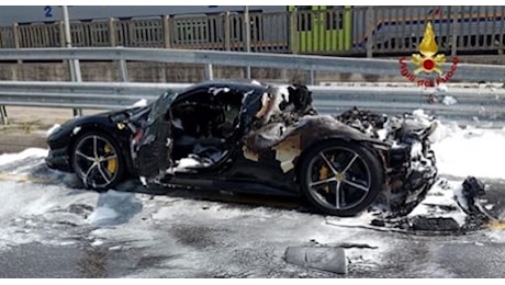 Ferrari in fiamme: l'episodio lungo una rampa