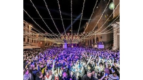 Capodanno, festa tutta in centro. Tre giorni di concerti con Irene Grandi, Elio e Vinicio Capossela