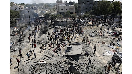 Gaza. Raid israeliano su Khan Younis, 71 le vittime. «Abbiamo colpito i capi di Hamas»