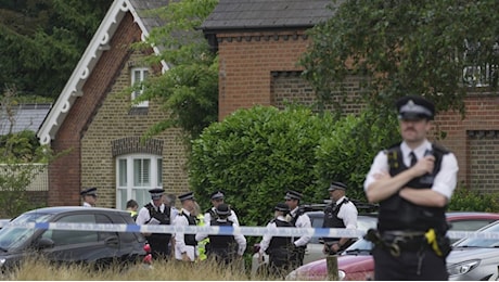 Hertfordshire, triplice femminicidio con una balestra: trovato il sospettato Kyle Clifford