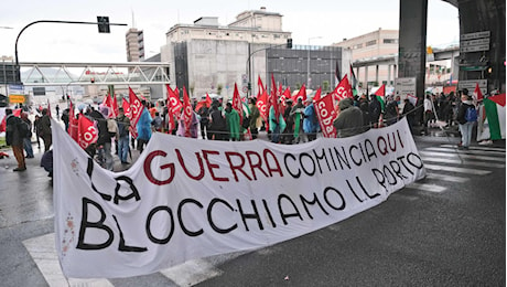 Medio Oriente, manifestazione e blocchi in porto a Genova contro il traffico di armi pesanti