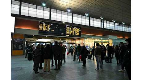 Sciopero 10 gennaio 2025, a rischio treni, bus e aerei